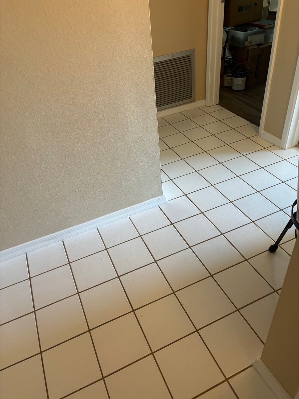 Bathroom tub after deep scrubbing and sanitizing service
